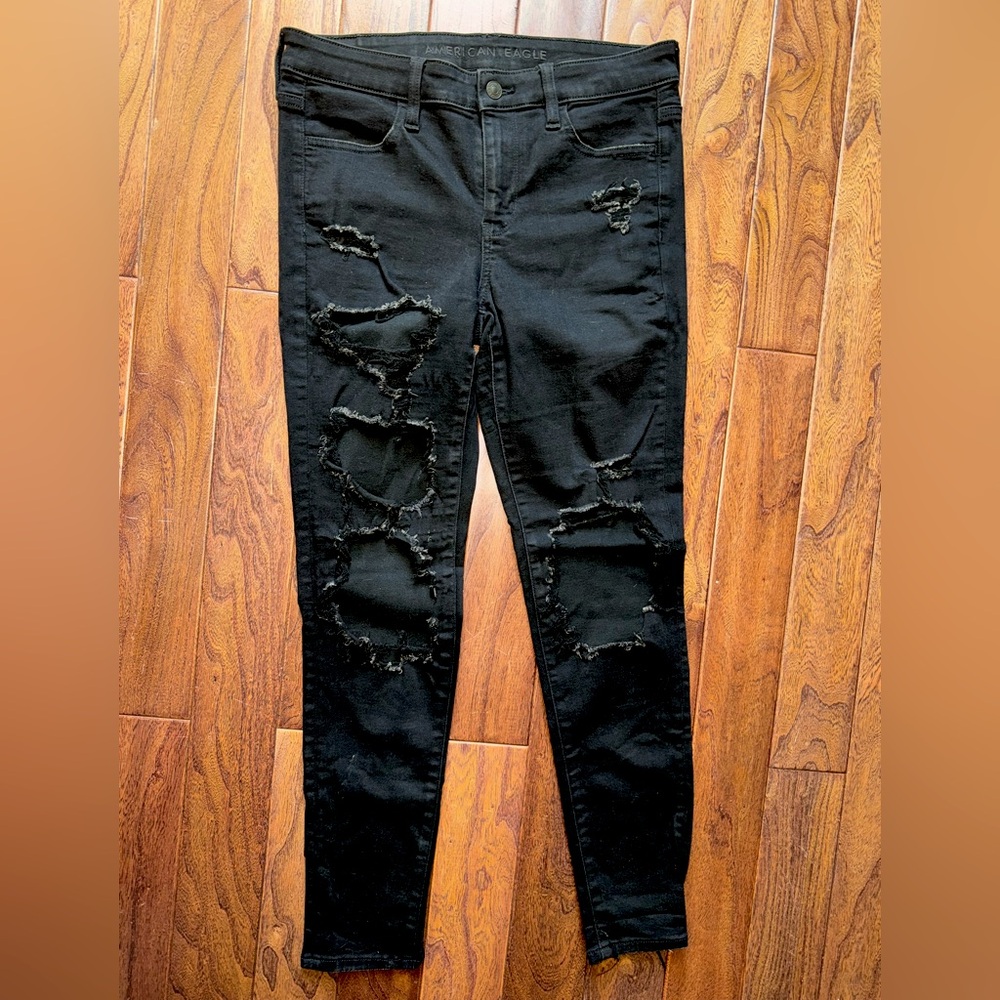 American Eagle black ripped jegging size 8 regular